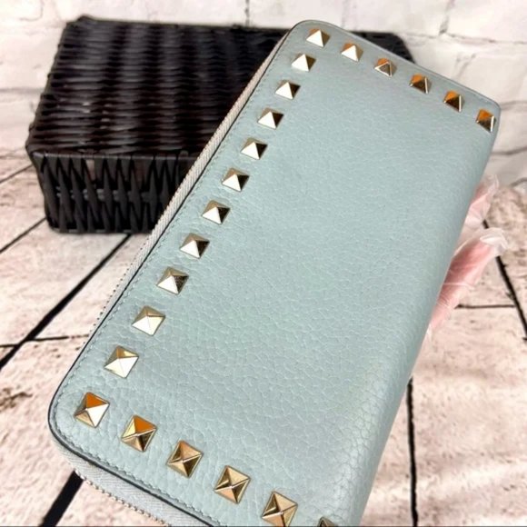 Valentino ROCKSTUD Garavani ZIPPY Zip around  long WALLET GREAT! - Picture 6 of 16
